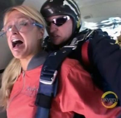 Пэрис Хилтон прыгнула с парашютом