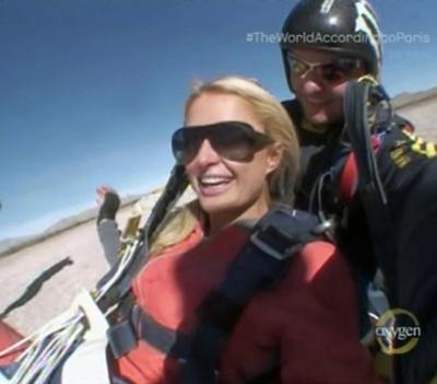 Пэрис Хилтон прыгнула с парашютом