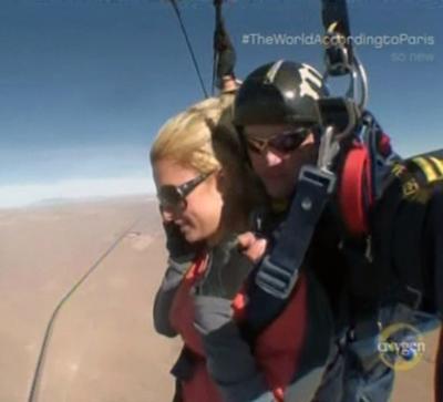 Пэрис Хилтон прыгнула с парашютом