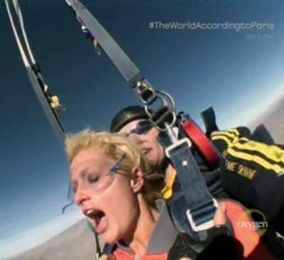 Пэрис Хилтон прыгнула с парашютом