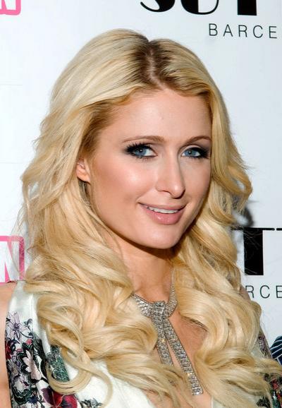 Пэрис Хилтон прыгнула с парашютом