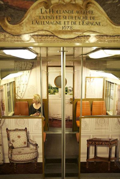 Версаль в обыкновенной электричке впечатляет пассажиров