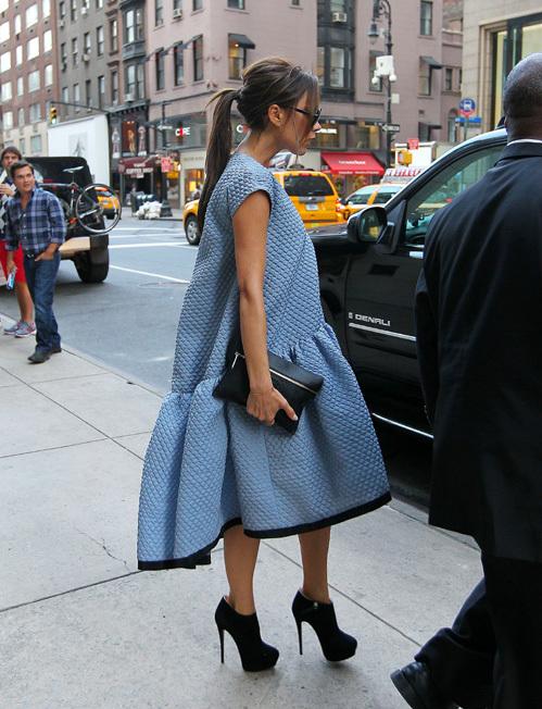 Самые странные и обсуждаемые наряды знаменитостей