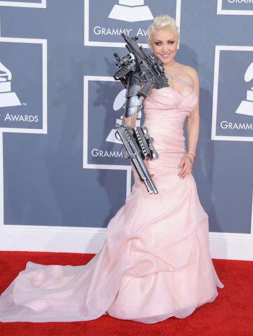 Самые странные и обсуждаемые наряды знаменитостей