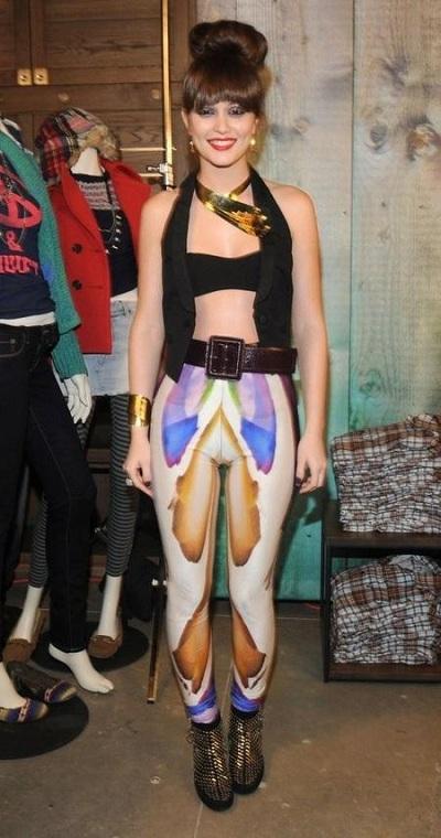 Самые странные и обсуждаемые наряды знаменитостей