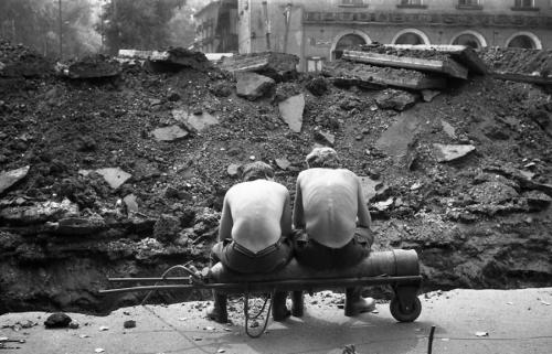 Авторов этих фото уволили с работы