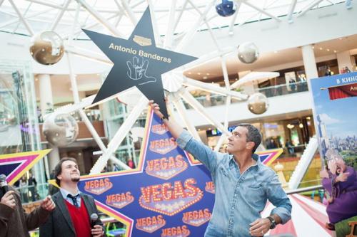 Антонио Бандерас заложил в Москве звезду своего имени