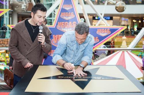 Антонио Бандерас заложил в Москве звезду своего имени