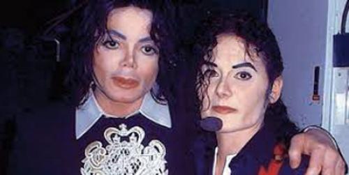 Фанаты, сделавшие пластическую операцию ради сходства с кумиром