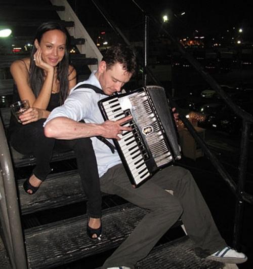 Пьяные знаменитости, застигнутые врасплох папарацци