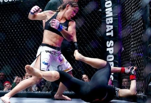 Женщины-бойцы MMA на ринге и в обычной жизни