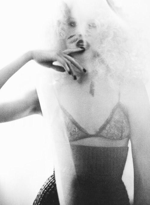 Каролина Куркова обнажилась для Vogue