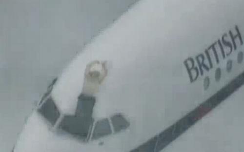 Выпасть из самолета и выжить: самые невероятные случаи спасения в воздухе