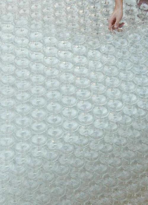 43000 стеклянных бокала  «изобразили» фонтан