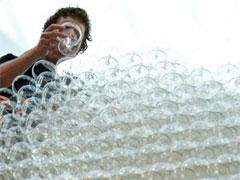 43000 стеклянных бокала  «изобразили» фонтан