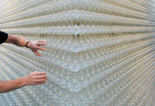 43000 стеклянных бокала  «изобразили» фонтан