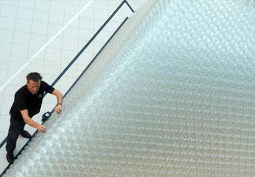 43000 стеклянных бокала  «изобразили» фонтан