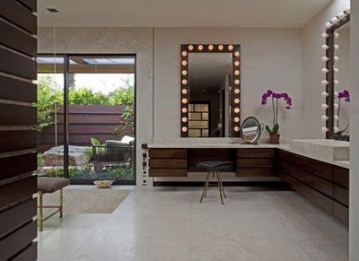 Дженнифер Энистон продает свой особняк