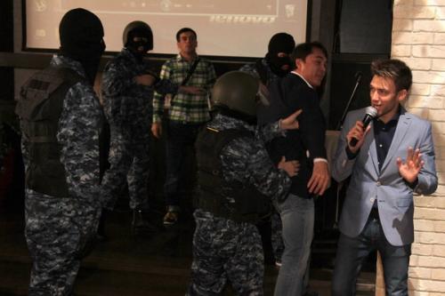 На ведущих МУЗ-ТВ напал ОМОН