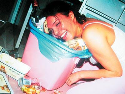 За секс-снимки  у Стоцкой вымогают миллион