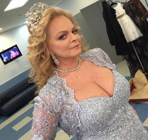 Самые вызывающие и нелепые наряды звезд в возрасте