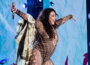 Самые вызывающие и нелепые наряды звезд в возрасте