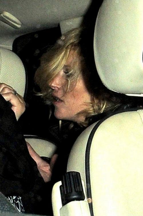 Кейт Мосс снова переборщила с выпивкой