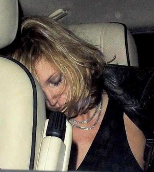 Кейт Мосс снова переборщила с выпивкой