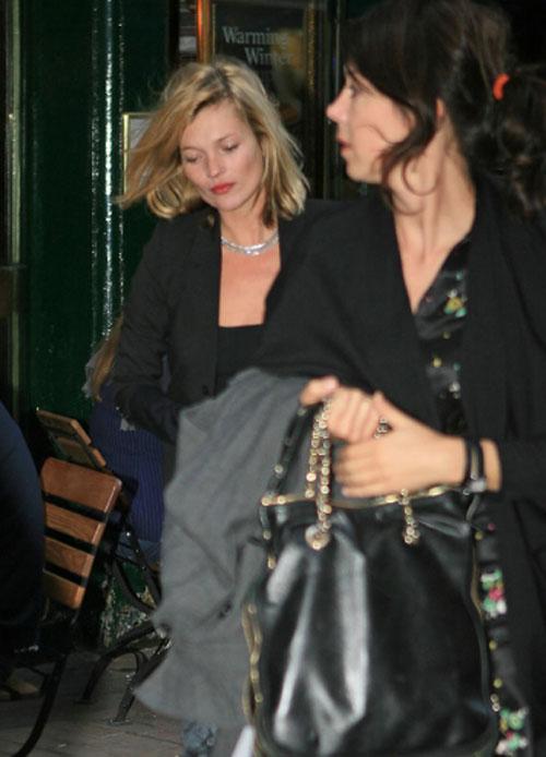 Кейт Мосс снова переборщила с выпивкой