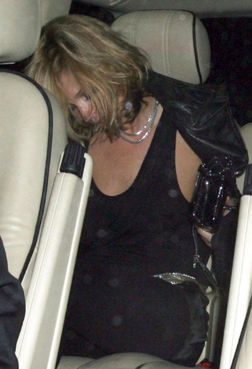 Кейт Мосс снова переборщила с выпивкой