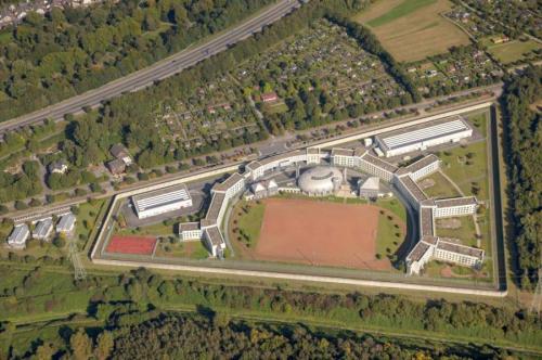 Как выглядят самые шикарные тюрьмы в разных странах мира