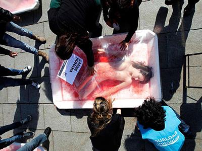 «Человеческое мясо» на улицах Барселоны