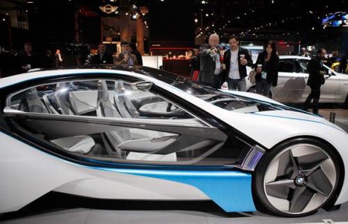 Автошоу в Лос-Анджелесе поражает скоростными авто