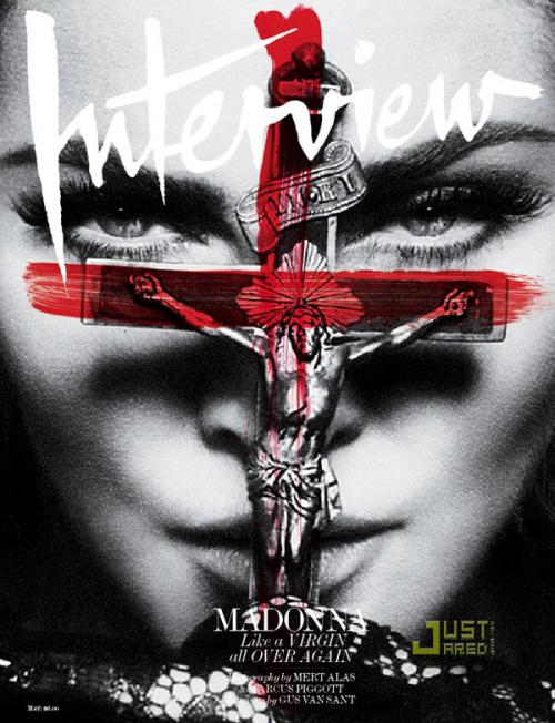 Мадонна снова приложилась к кресту