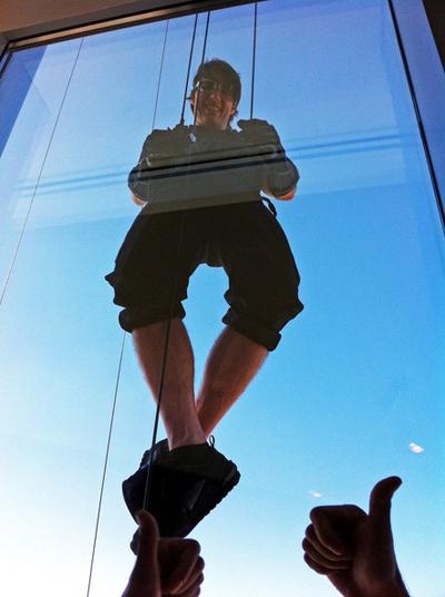 Том Круз залез на самый высокий в мире небоскреб