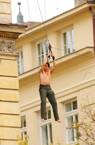 Том Круз залез на самый высокий в мире небоскреб