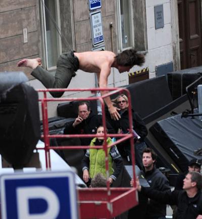 Том Круз залез на самый высокий в мире небоскреб