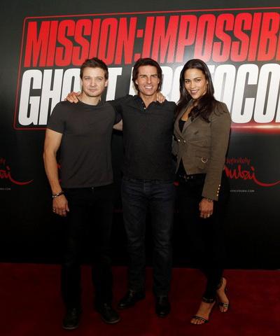 Том Круз залез на самый высокий в мире небоскреб