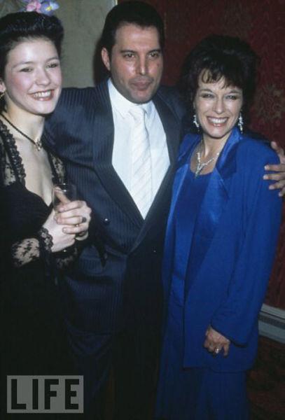 Звезды Голливуда, засветившие перед папарацци уже в юности