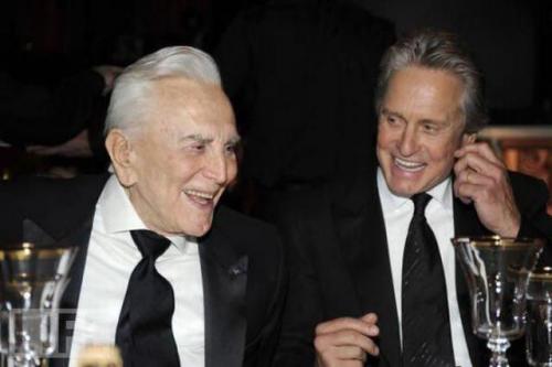 Звезды Голливуда, засветившие перед папарацци уже в юности