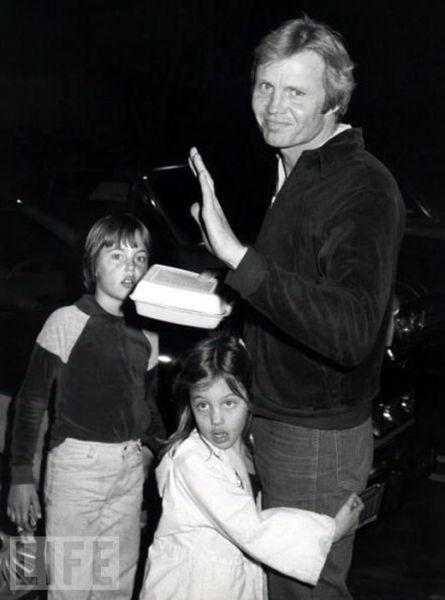 Звезды Голливуда, засветившие перед папарацци уже в юности