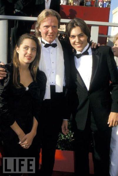 Звезды Голливуда, засветившие перед папарацци уже в юности