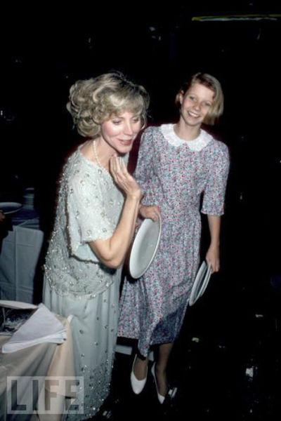 Звезды Голливуда, засветившие перед папарацци уже в юности