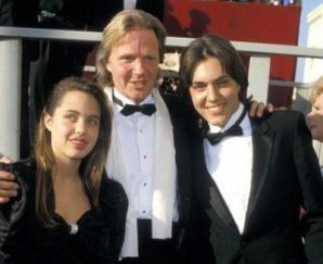 Звезды Голливуда, засветившие перед папарацци уже в юности