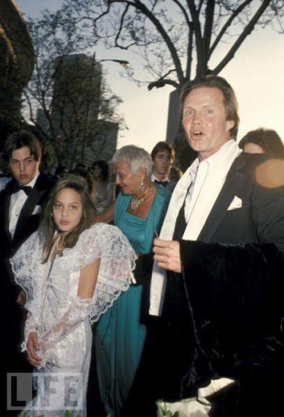 Звезды Голливуда, засветившие перед папарацци уже в юности