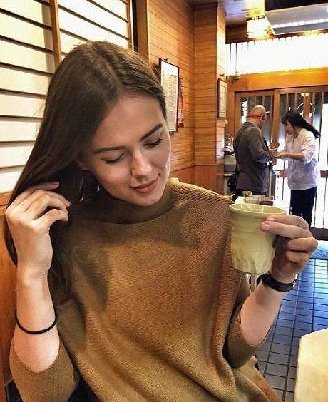 Очаровательная литовская стюардесса делиться в Instagram снимками своей гламурной жизни