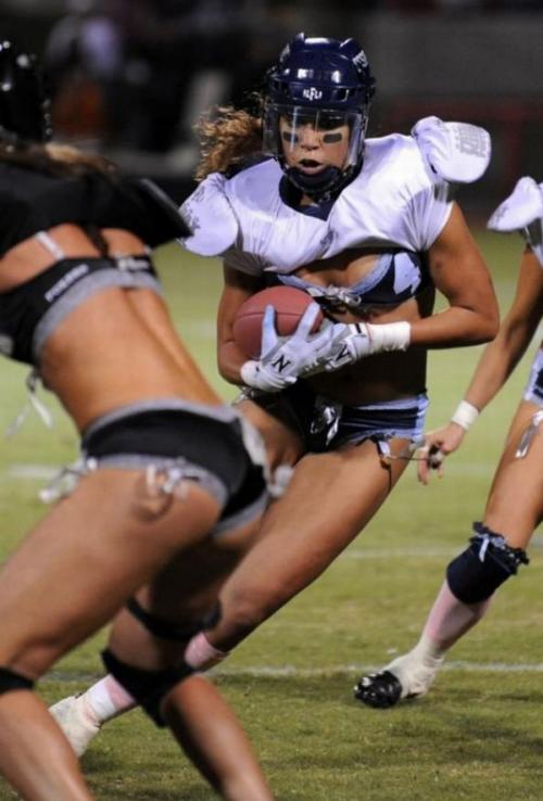 "Футбольная лига нижнего белья" демонстрирует суперсексуальную игру
