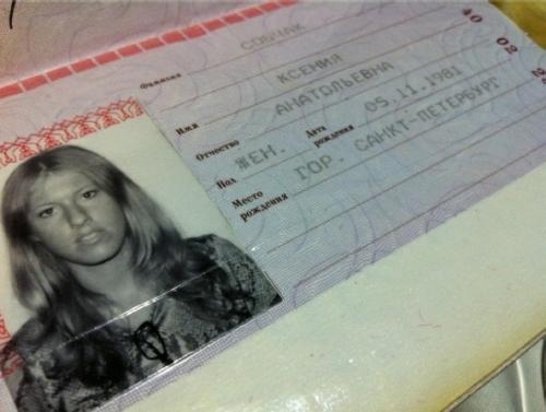 Паспорта западных и российских знаменитостей