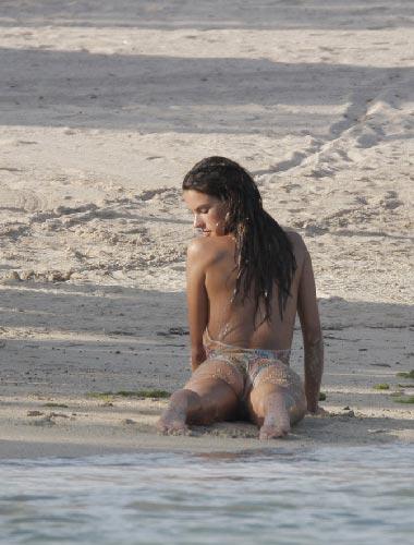 Алессандра Амброзио демонстрирует неожиданные ракурсы