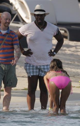 Алессандра Амброзио демонстрирует неожиданные ракурсы